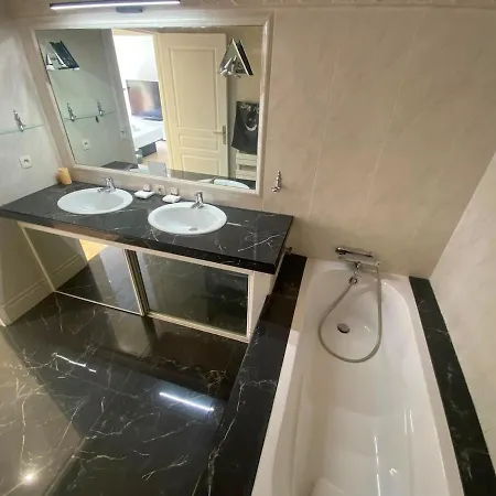 Appartement Le Cadre Royal - Vue Sur Le Canal, Wi-fi, Climatisation Et Parking *