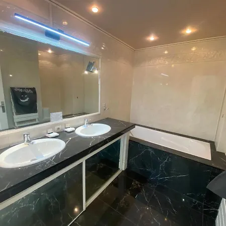 Le Cadre Royal - Vue Sur Le Canal, Wi-fi, Climatisation Et Parking Sète